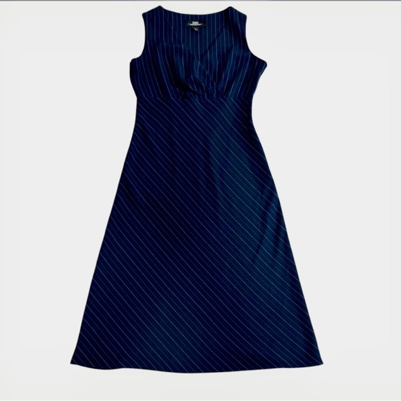 B. Moss Dresses & Skirts - B. Moss Womens Size 4 V-neck Sleeveless Navy Blue and White Pinstripe Midi Dress